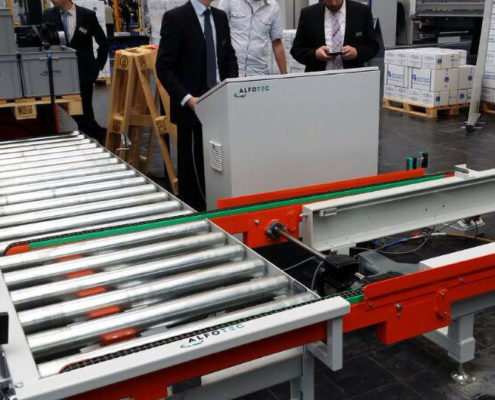 Flexshuttle Ausschleusung mit Kettenförderer flexshuttle Kettenförderer