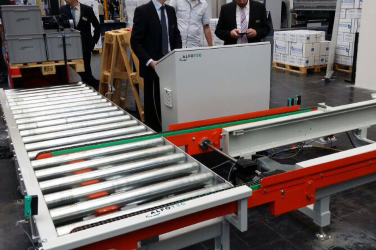 Flexshuttle Ausschleusung mit Kettenförderer flexshuttle Kettenförderer