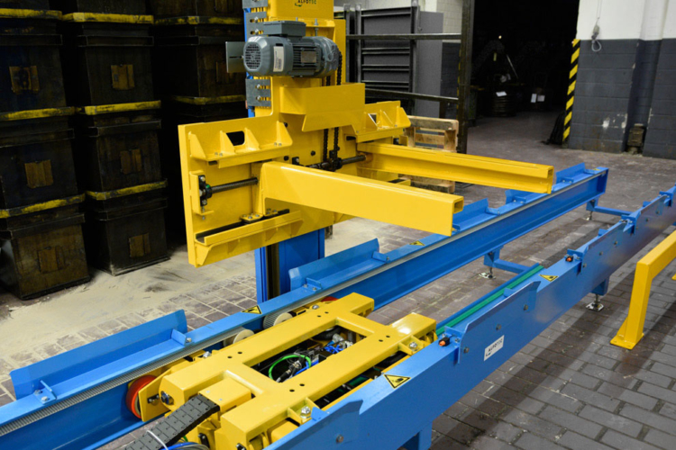 Flexshuttle mit Liftstation für Transportkisten lagertechnik flexshuttle lift
