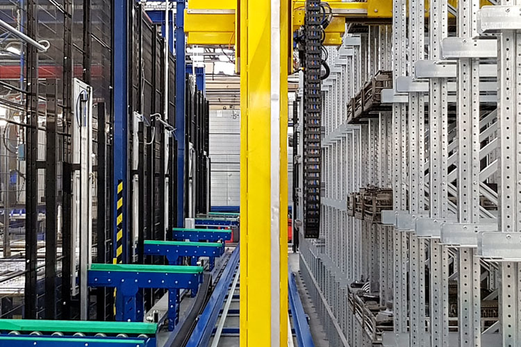 Lagerregal mit Lift auf Flexshuttle lagerregal flexshuttle Lift