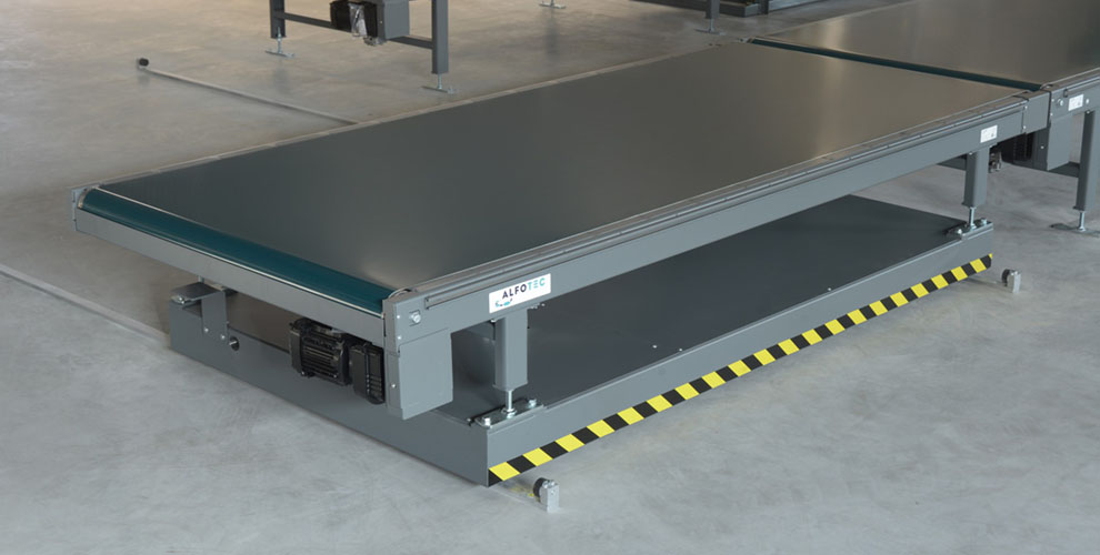 Fahrwagen mit aufgesetztem Gurtförderer Montagelinie für Büromöbel